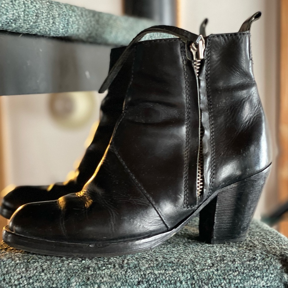 Acne The Pistol ankle boots/booties / black / size 37